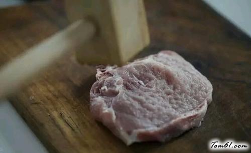 【香煎猪排佐缤纷蔬菜沙拉】