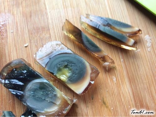 【松花蛋拌豆腐】