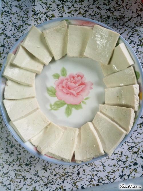 【皮蛋拌豆腐】