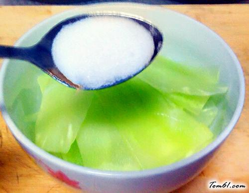 【莴笋拌木耳】