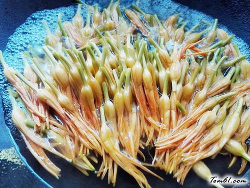 【凉拌黄花菜】