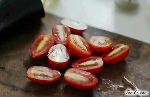 【香煎猪排佐缤纷蔬菜沙拉】