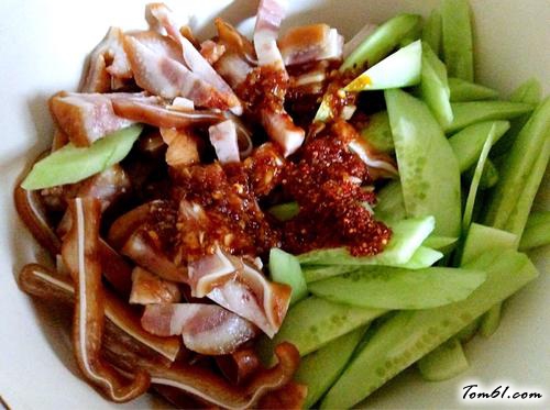 【猪耳拌黄瓜】