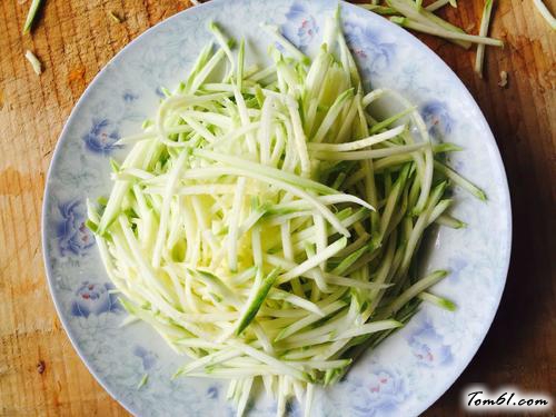 【凉拌西葫芦】