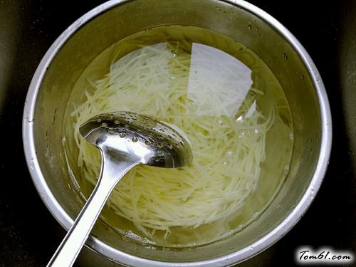 【炝拌土豆丝】