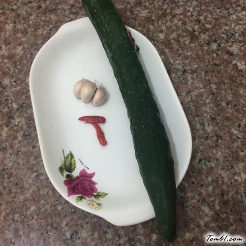 【凉拌小黄瓜】