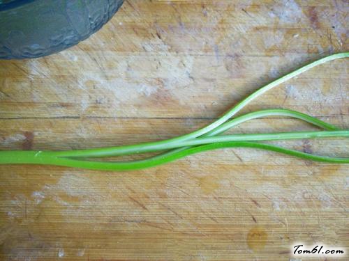 【凉拌蒜苔丝】