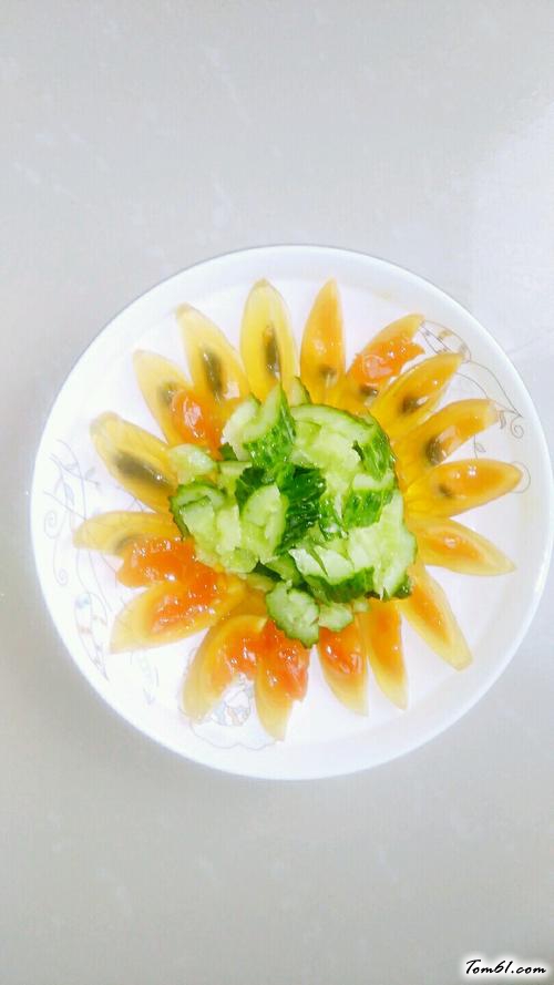 【青椒黄瓜拌皮蛋】