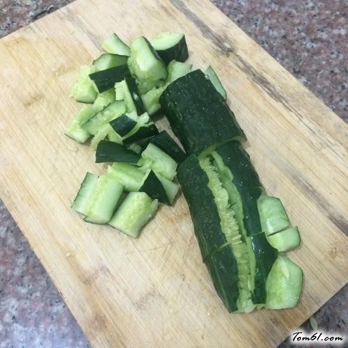 【凉拌小黄瓜】