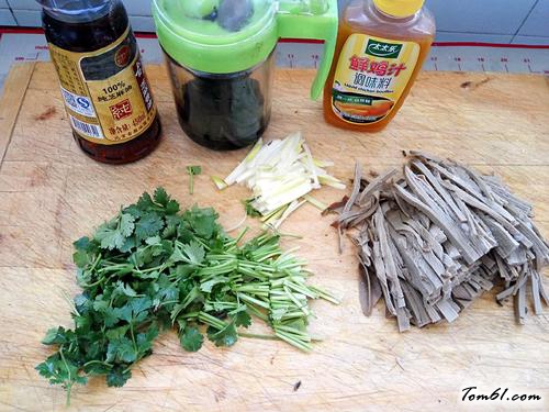 【凉拌三河豆腐丝】