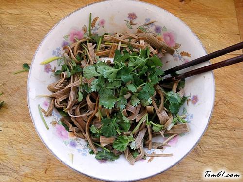 【凉拌三河豆腐丝】