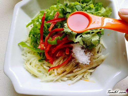 【炝拌土豆丝】