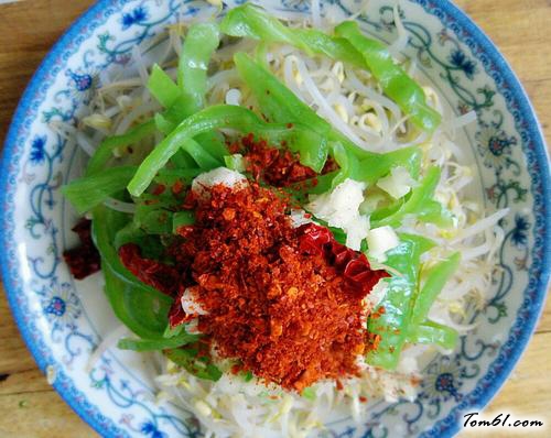 【酸辣炝拌绿豆芽】