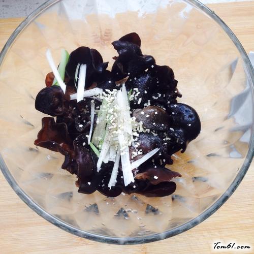 【芥末凉拌黑木耳】