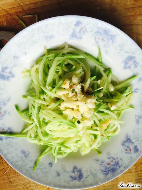 【凉拌西葫芦】