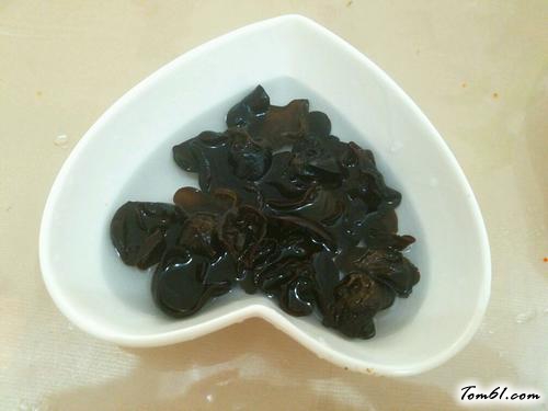 【黄瓜拌木耳】