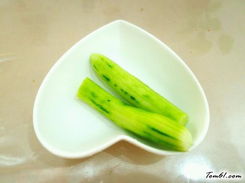 【黄瓜拌木耳】