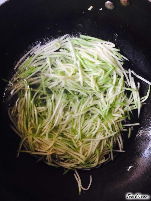 【凉拌西葫芦】