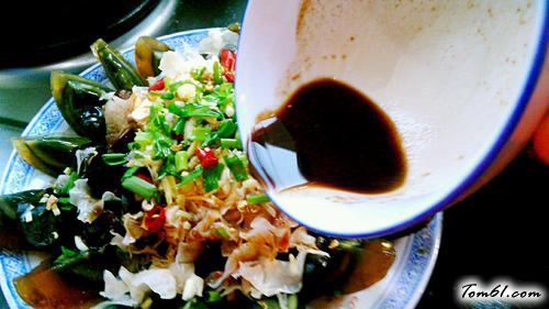 【双耳拌皮蛋】