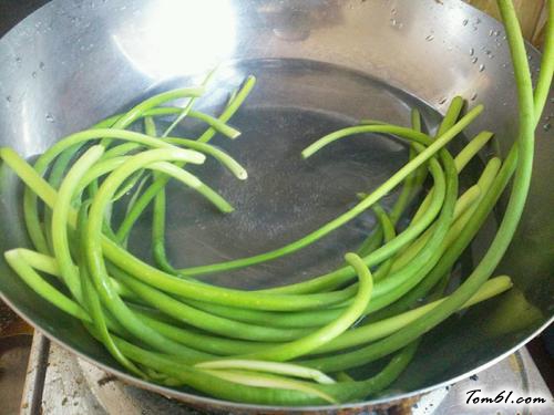 【凉拌蒜苔丝】