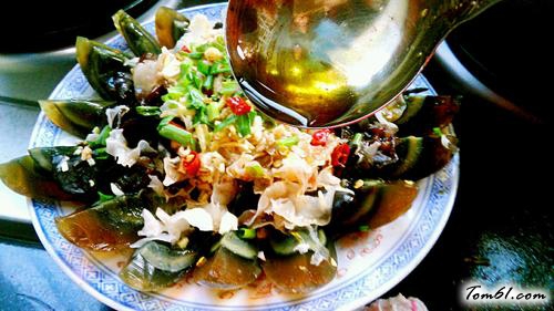 【双耳拌皮蛋】