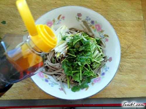 【凉拌三河豆腐丝】