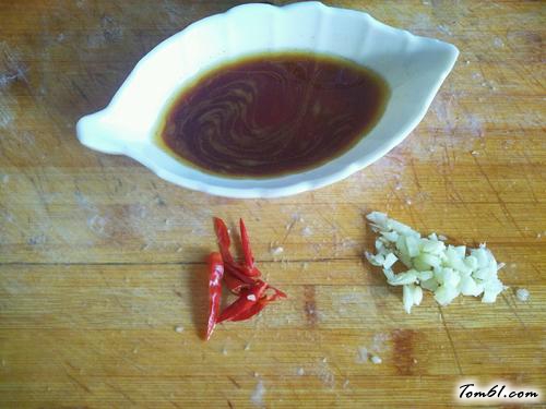 【凉拌蒜苔丝】