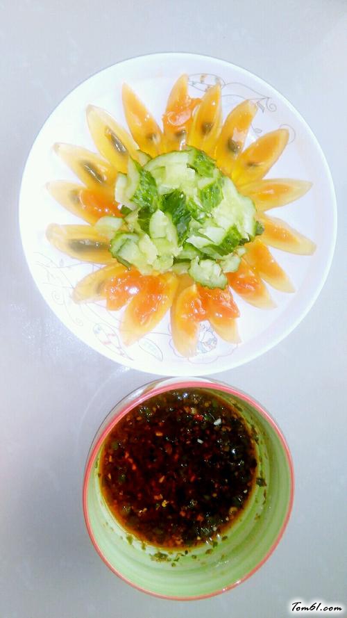 【青椒黄瓜拌皮蛋】