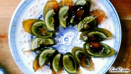 【双耳拌皮蛋】