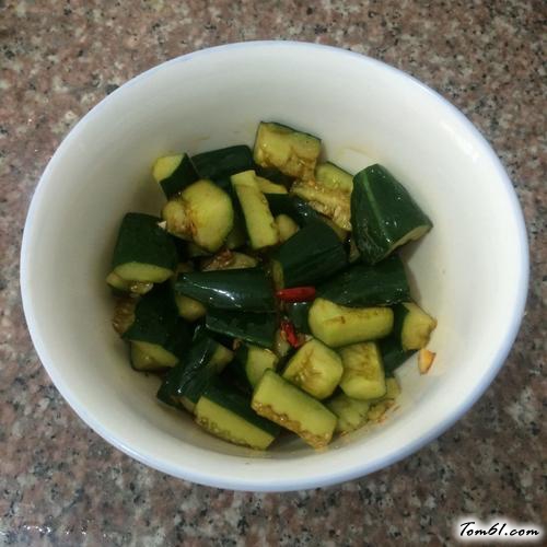 【凉拌小黄瓜】