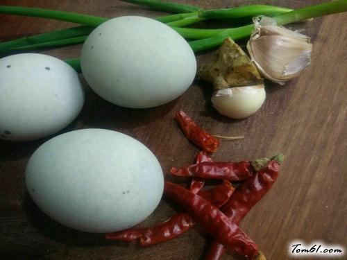 【双耳拌皮蛋】