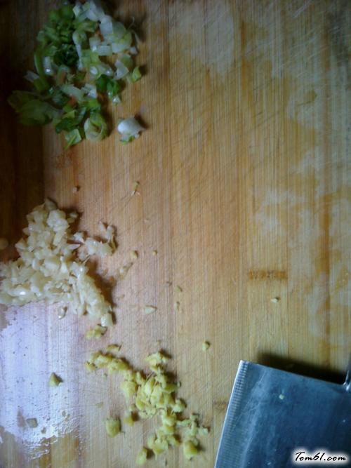 【虾尾凉豆腐】