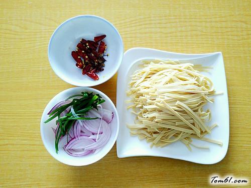 【葱香干豆腐】