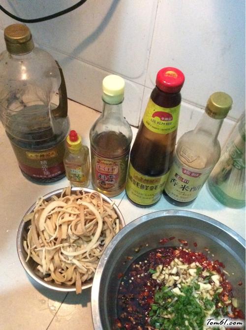 【凉拌酸辣干鱿鱼丝】