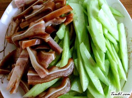 【猪耳拌黄瓜】