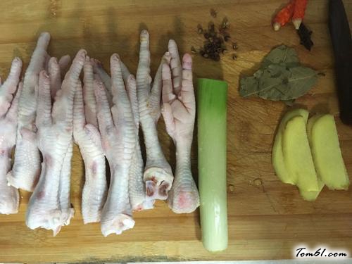 【电饭煲卤鸡爪】