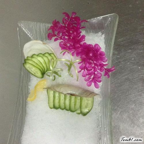 【象拔蚌刺身拼】