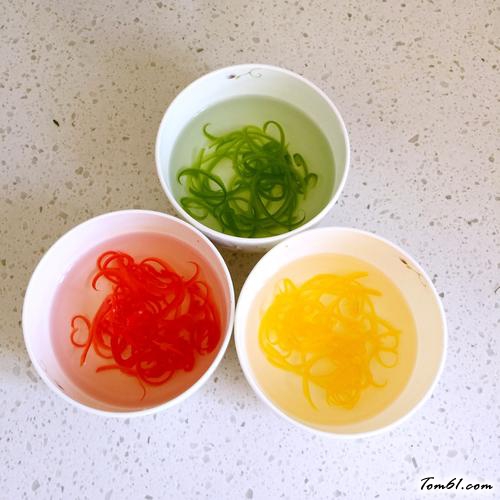 【花椒油凉拌土豆丝】