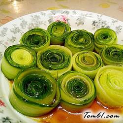 凉拌花朵黄瓜的做法