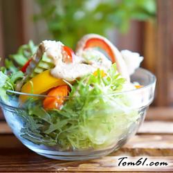 苦苣杂蔬色拉（自制蒜泥花生酱）的做法