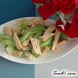 芹菜拌腐竹的做法