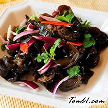 黑木耳拌洋葱的做法