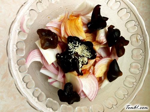 【凉拌洋葱木耳】