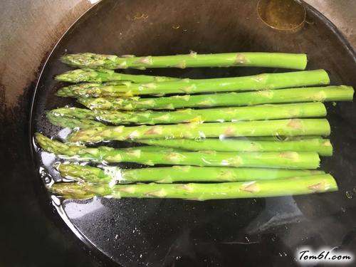 【蒜蓉白灼芦笋】