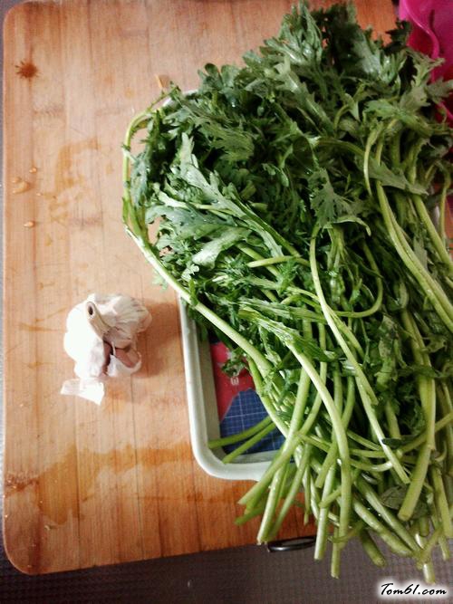 【凉拌茼蒿菜】