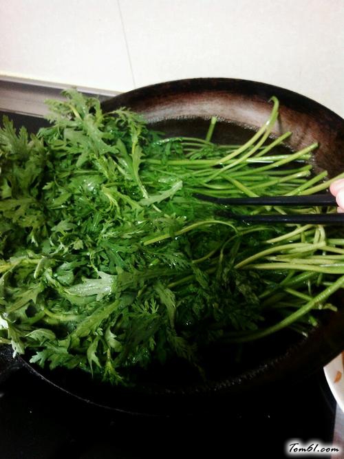 【凉拌茼蒿菜】