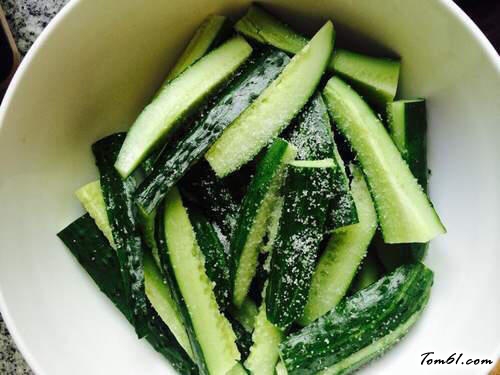 【自制剁椒酱黄瓜】