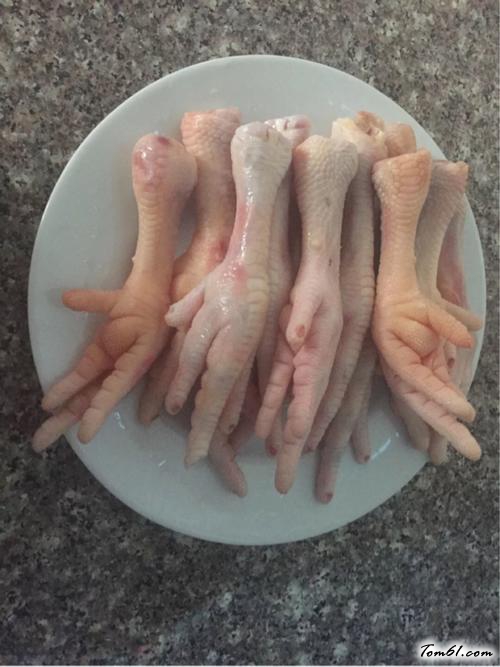 【美味卤鸡爪】