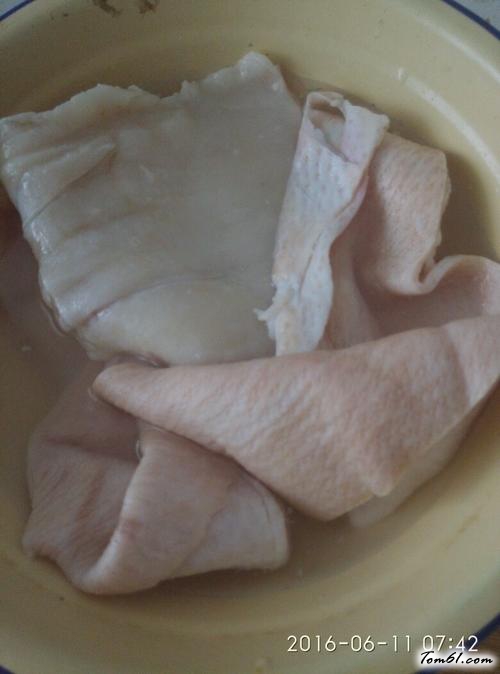 【鲤鱼猪皮冻】