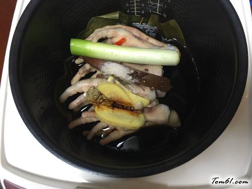 【电饭煲卤鸡爪】